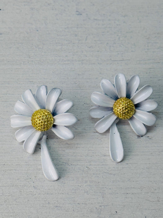 Fallen Petal Daisy Earrings