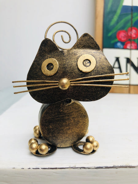 front view of metal tubby kitty