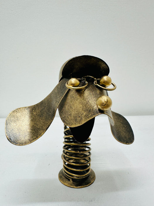 front view of metal dog bungo