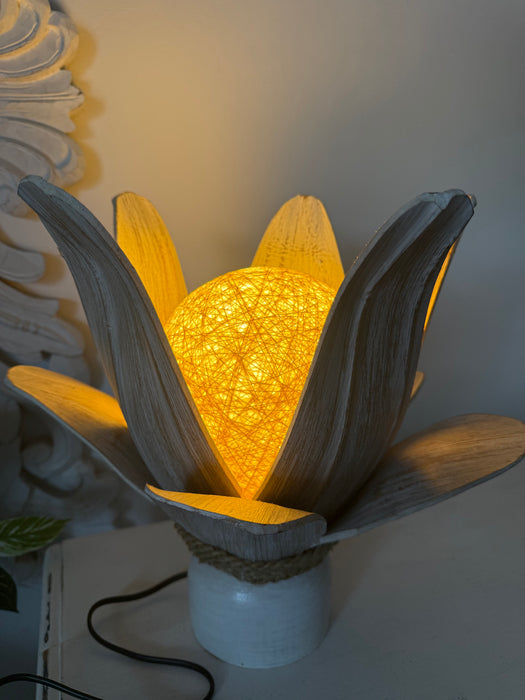 Coco Palm Leaf Bloom Lamp - White Wash