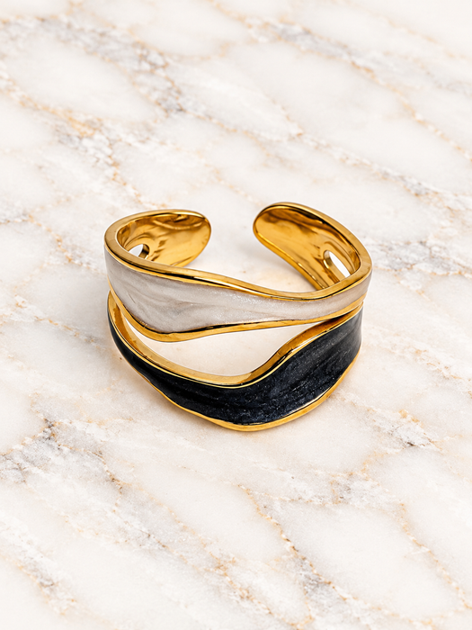 Black & White Ring