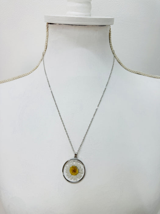 Daisy Necklace ~ ALL JEWELLERY 3 FOR 2