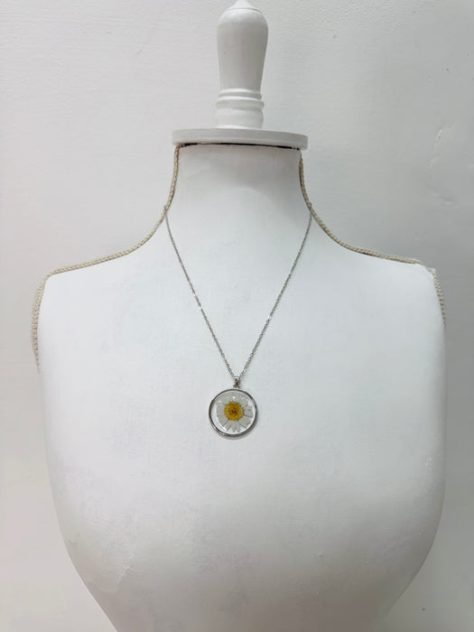 Daisy Necklace ~ ALL JEWELLERY 3 FOR 2
