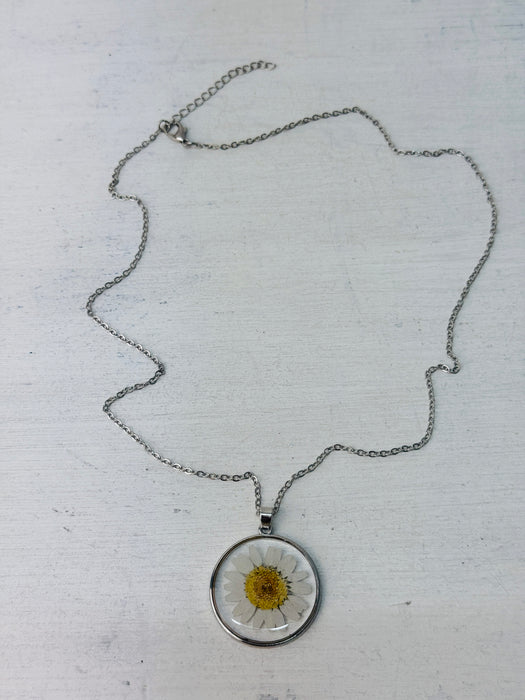 Daisy Necklace ~ ALL JEWELLERY 3 FOR 2