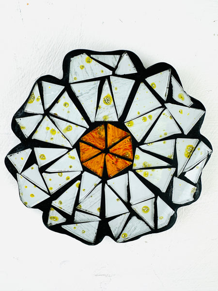 front view of mosaic daisy flower