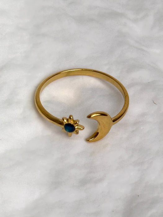 Crescent Moon & Star Ring - Gold