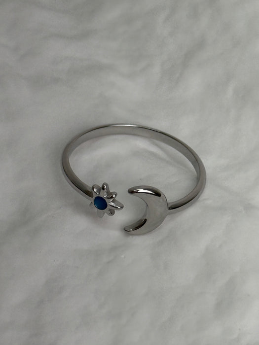 Crescent Moon & Star Ring - Silver