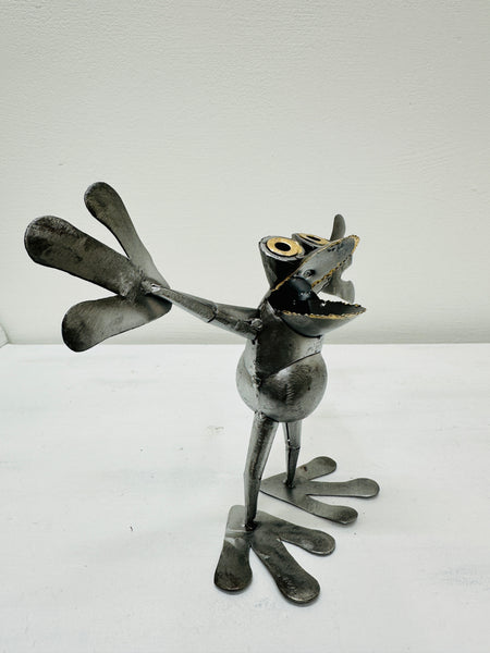 side view of metal frog vincent