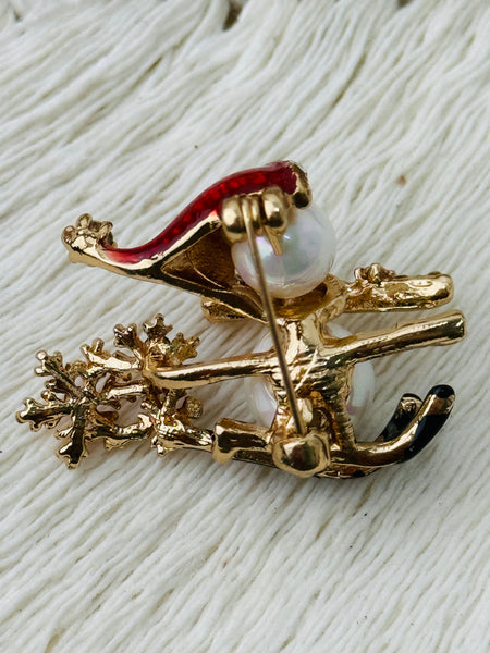 back of gold-tone brooch 