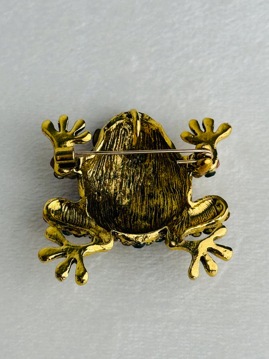 back of gold frog brooch 