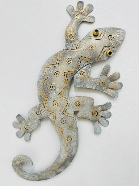 Hand-painted white and gold crackle-effect metal gecko wall decoration