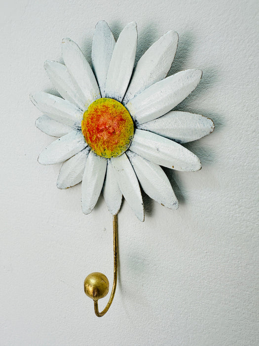 Side view of metal daisy flower hook.