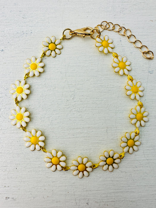 Daisy flower bracelet on a gold-tone chain, displayed on a white background.