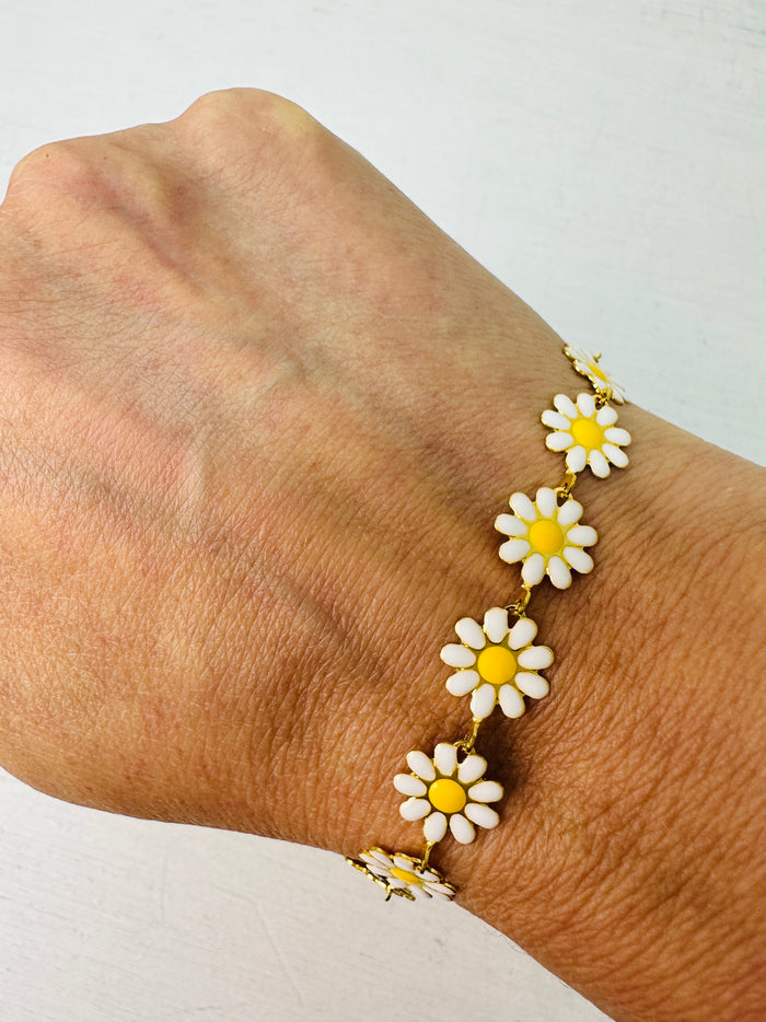 Get the summer vibe with our Daisy Collection