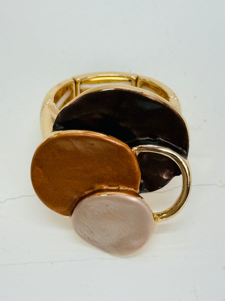 Gold-tone elastic ring with three layered enamel discs in bronze.
