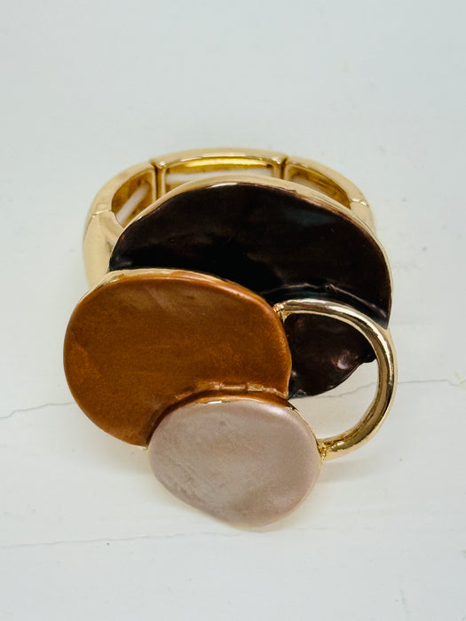 Gold-tone elastic ring with three layered enamel discs in bronze.