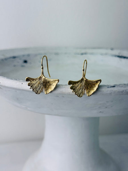 Gold leaf-shaped earrings 