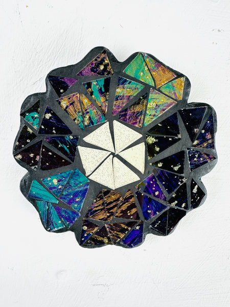 front view of mosaic daisy flower