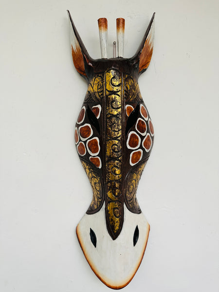 front view of giraffe mask 
