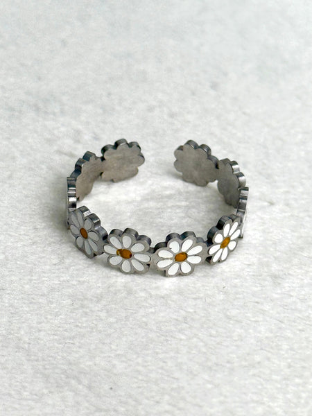 white daisy flower adjustable ring with yellow centres