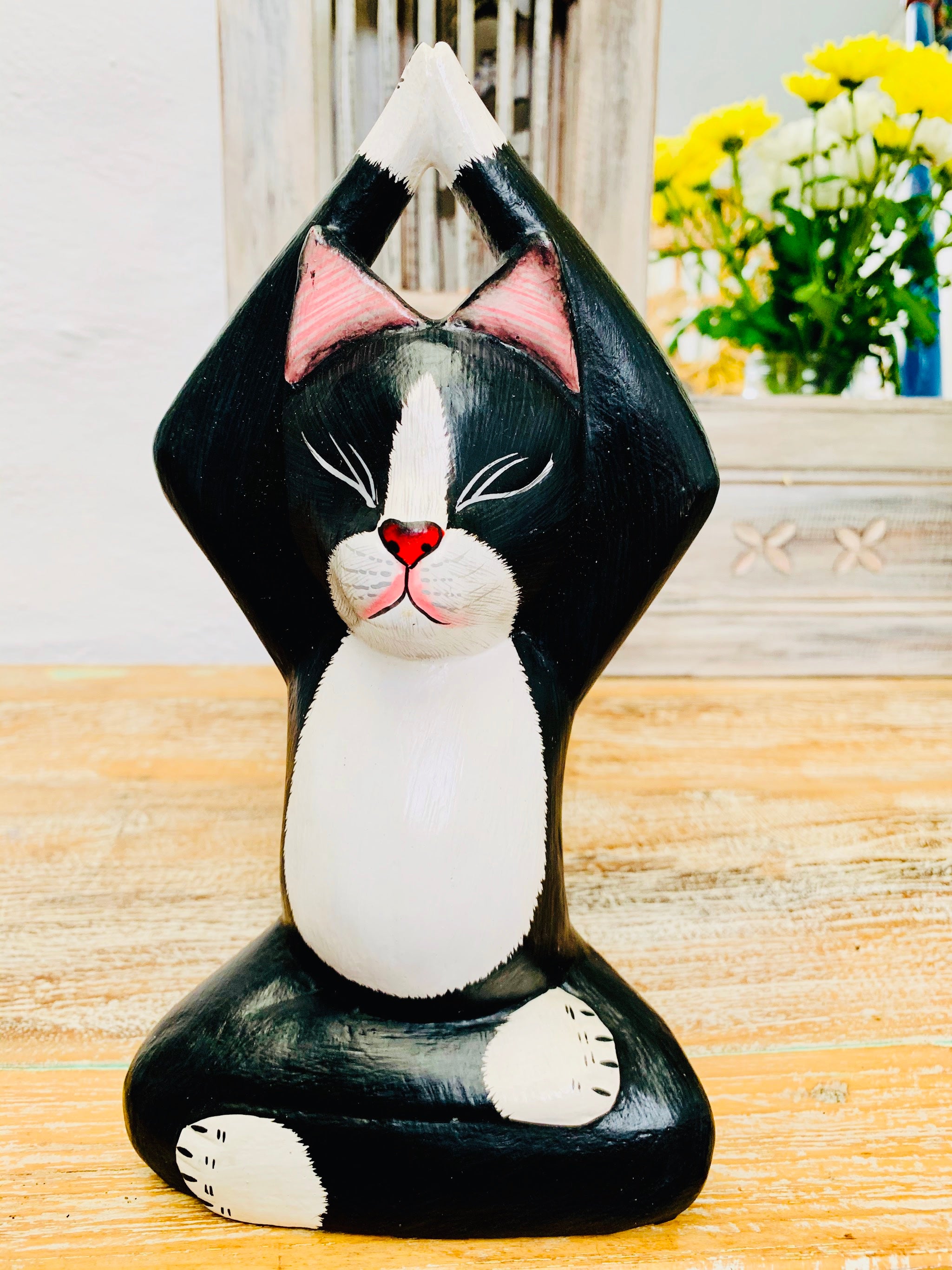 front view og wooden yoga kitty on wooden surface