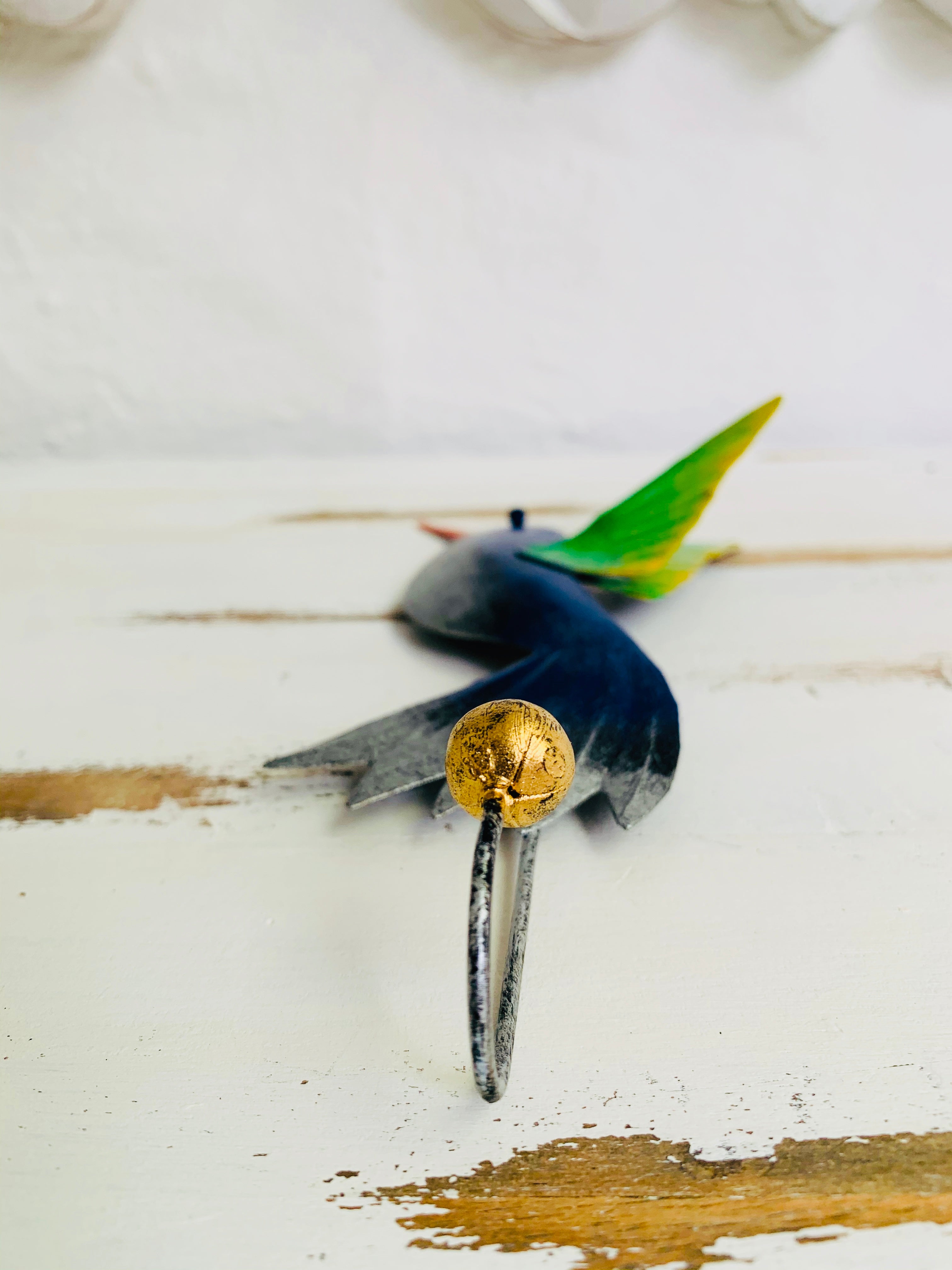 bottom view of metal humming bird hook