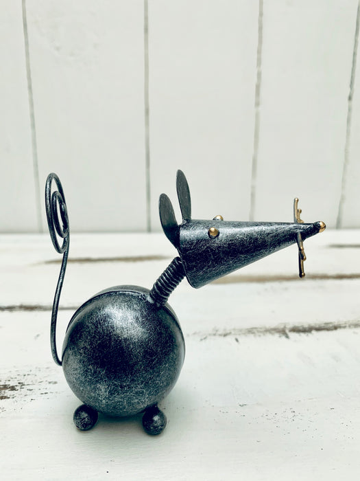 side view of metal mouse millie