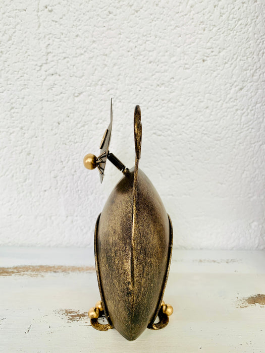side view of metal cat