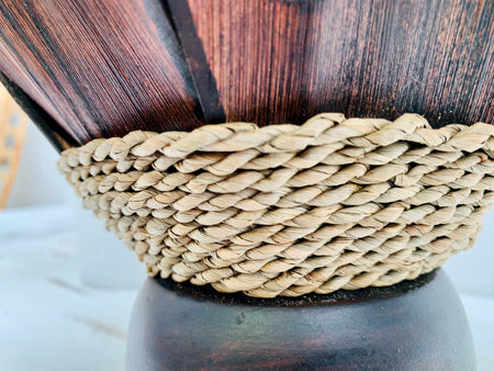 close up of rope detail around the lamp 