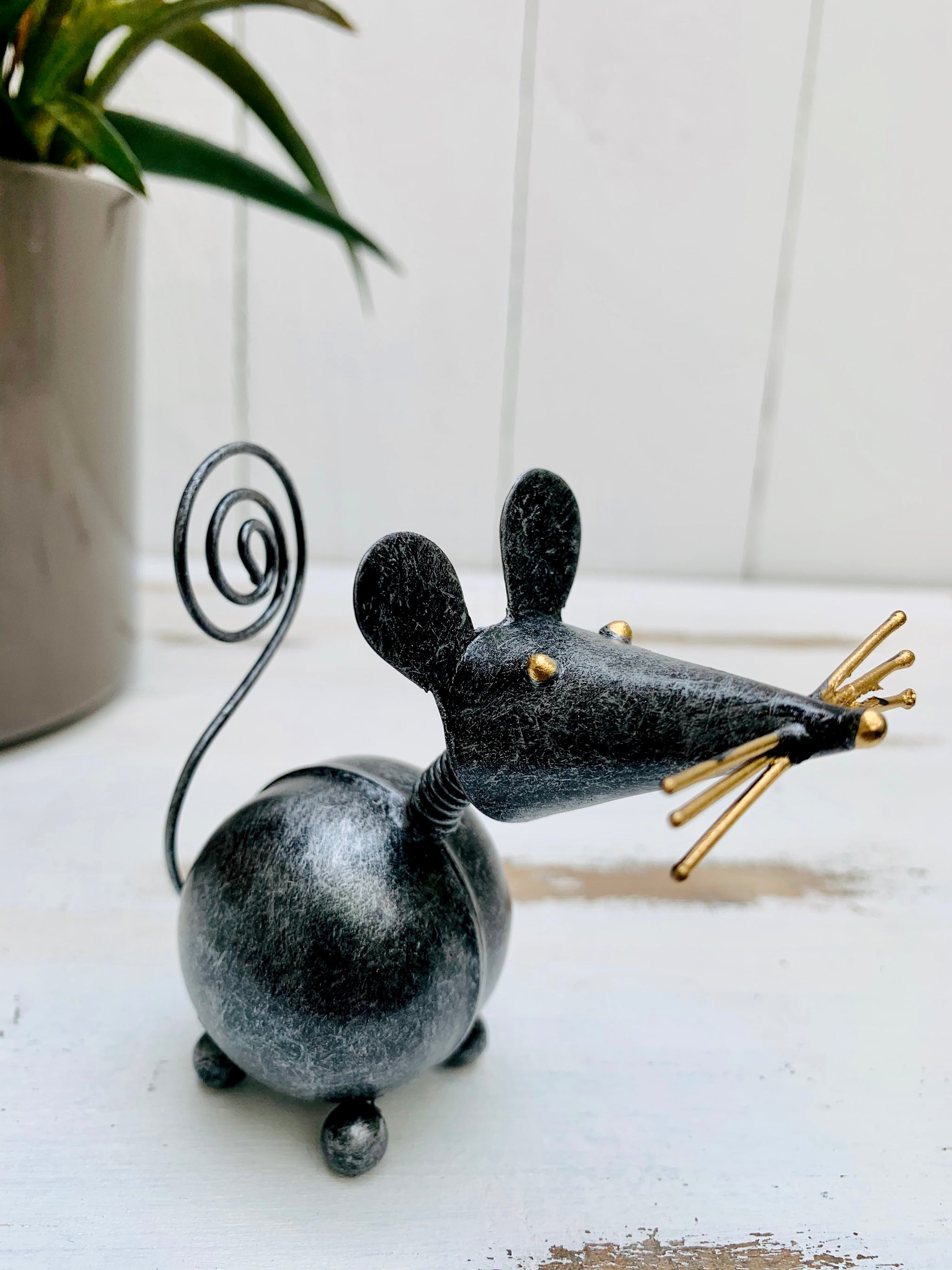 side view of metal mouse