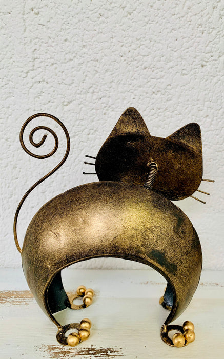 back view of metal cat
