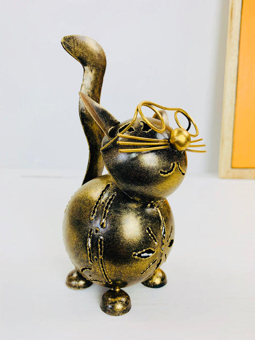 side view of metal cat molly