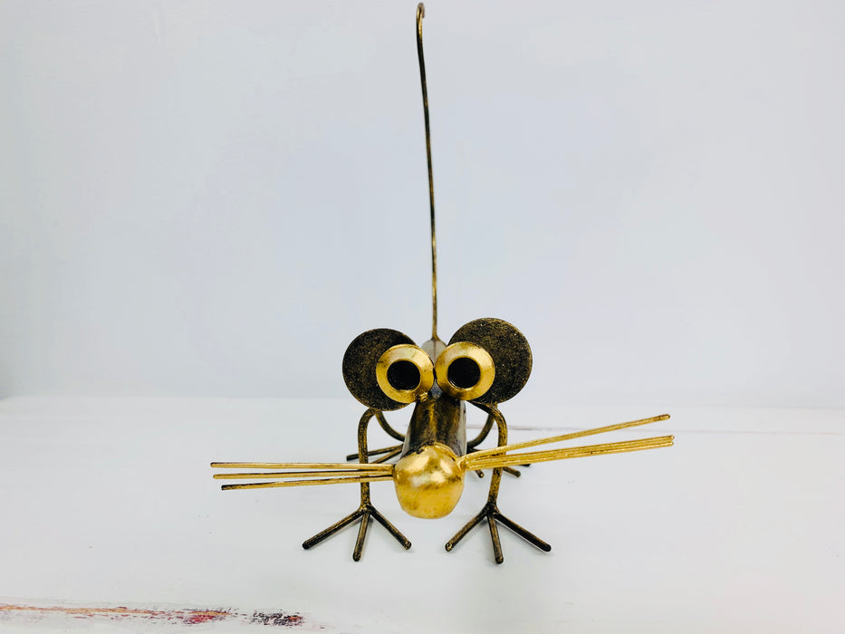 front view of metal mouse basil