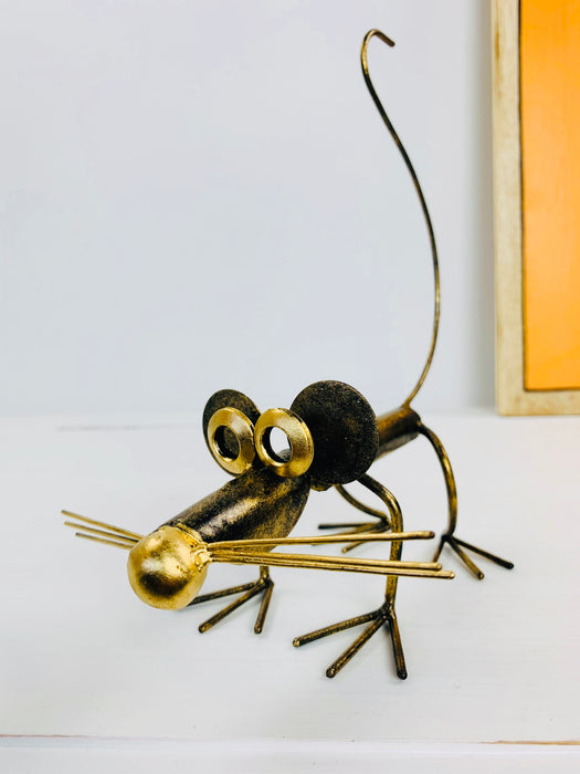 close up of metal mouse basil
