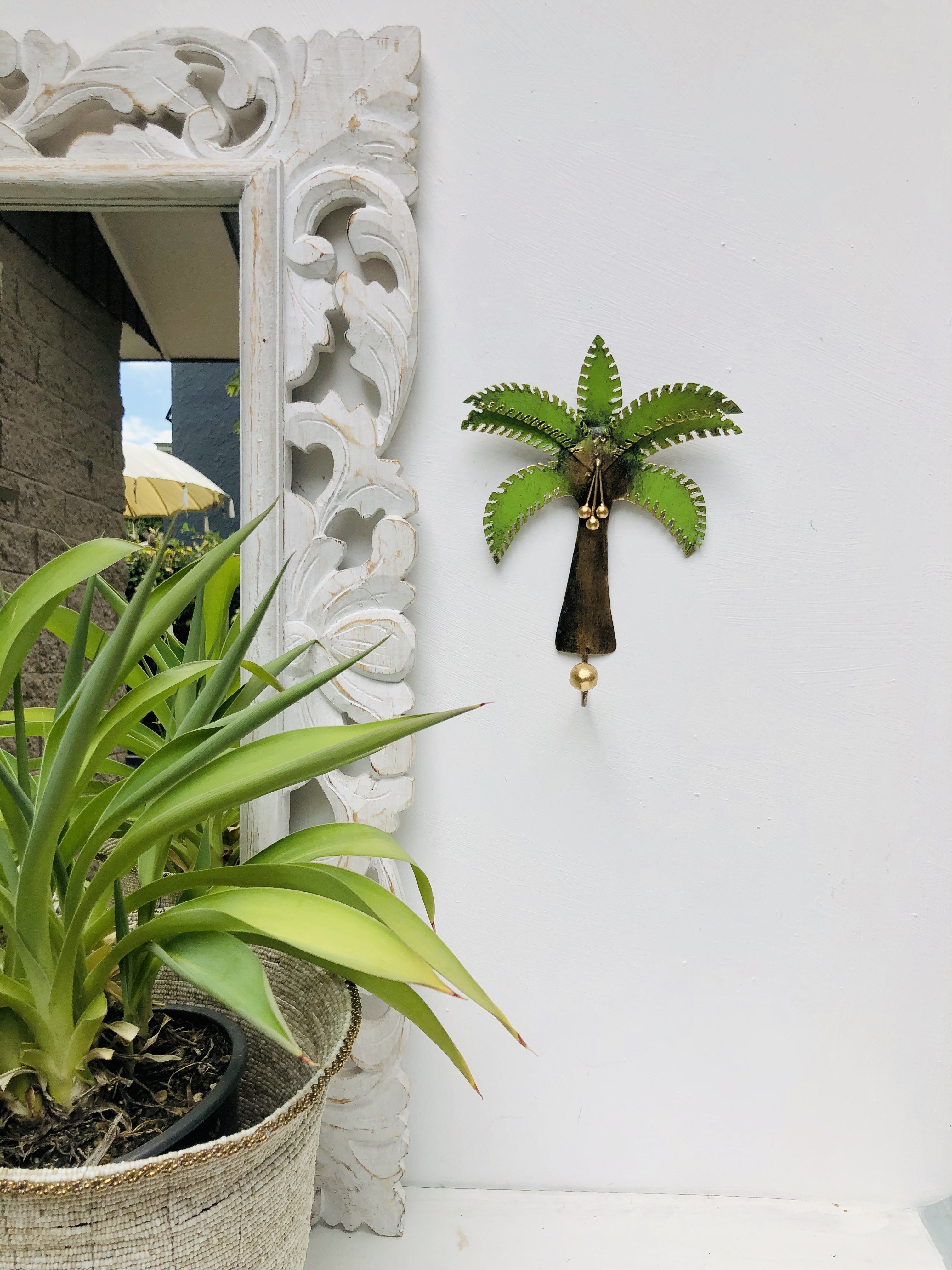 display view of metal palm tree hook