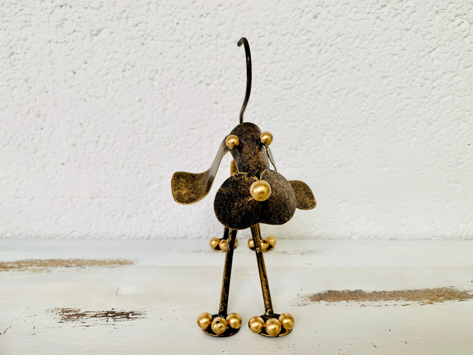 front view of metal dog dexter