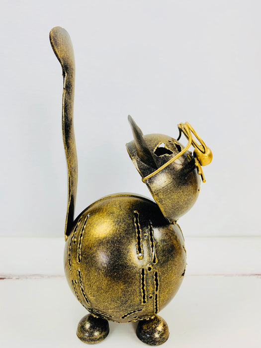 side view of metal cat molly