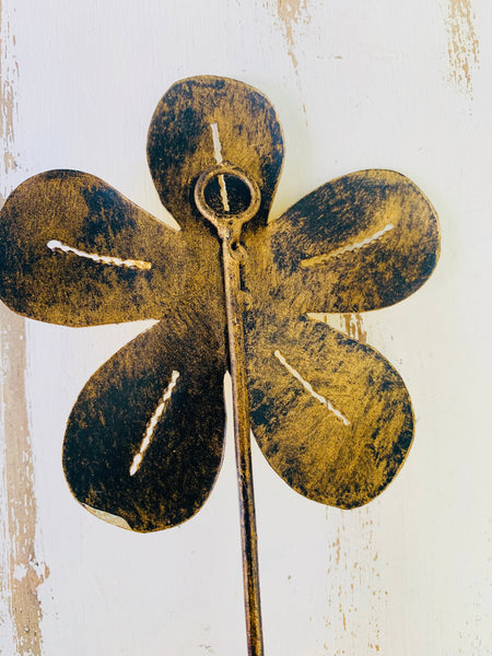 Back view of handmade metal daisy hook.