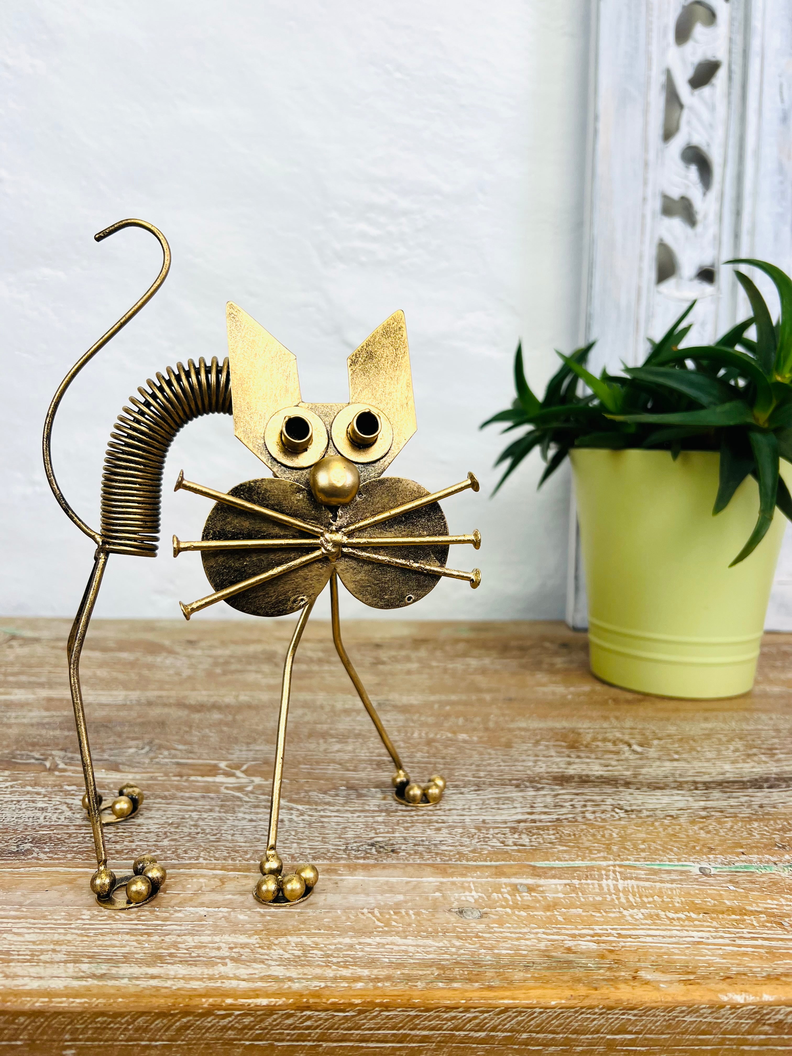 front view of metal scaredy cat on wooden surface