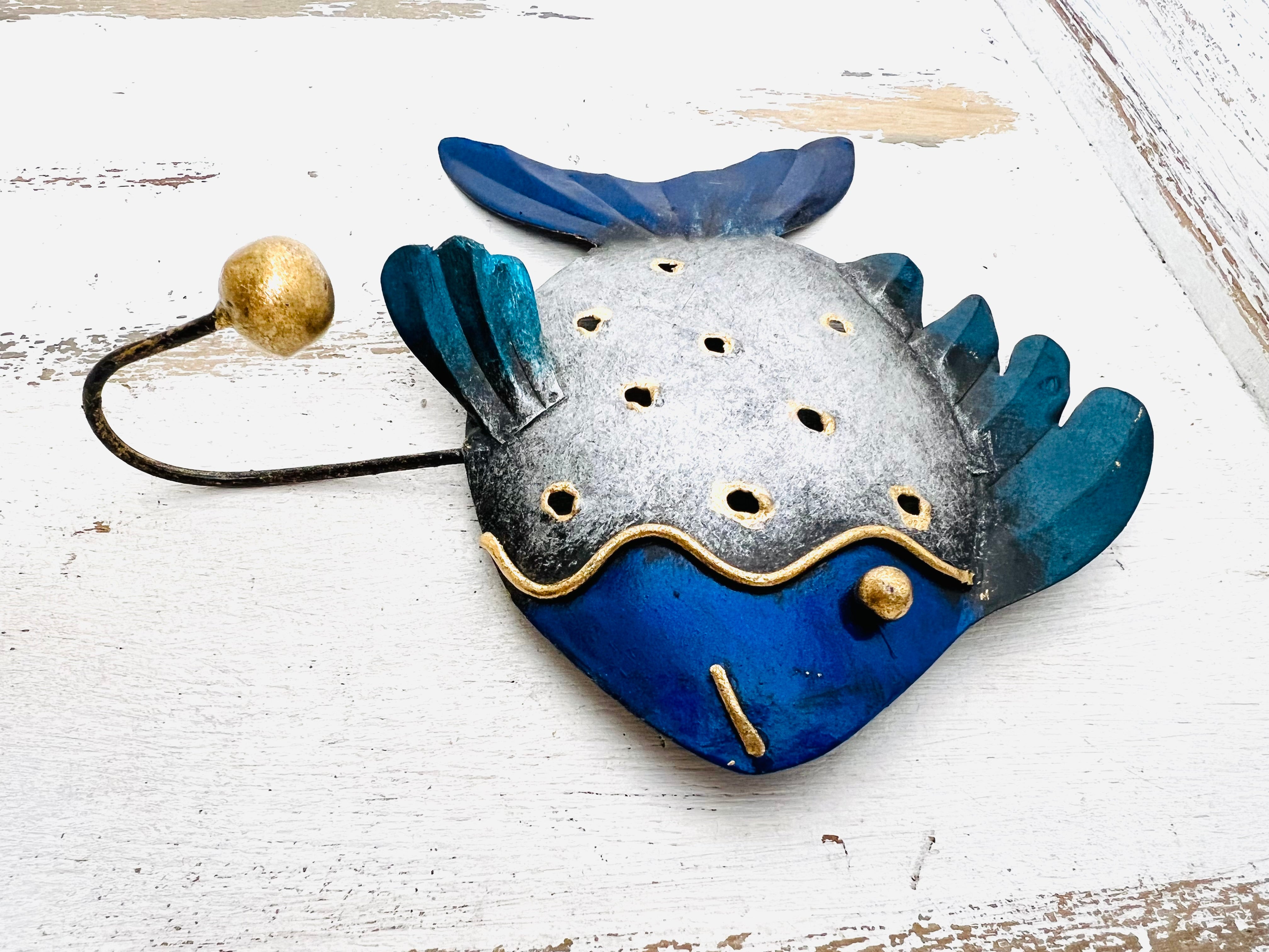 side view of metal fish hook 