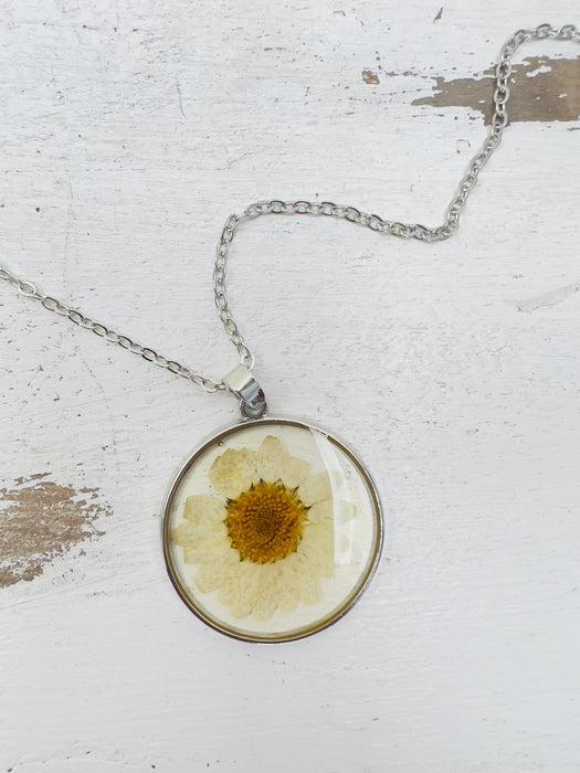 Daisy Necklace ~ ALL JEWELLERY 3 FOR 2
