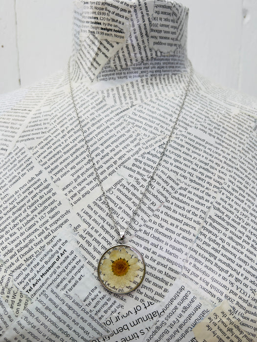 Daisy Necklace ~ ALL JEWELLERY 3 FOR 2