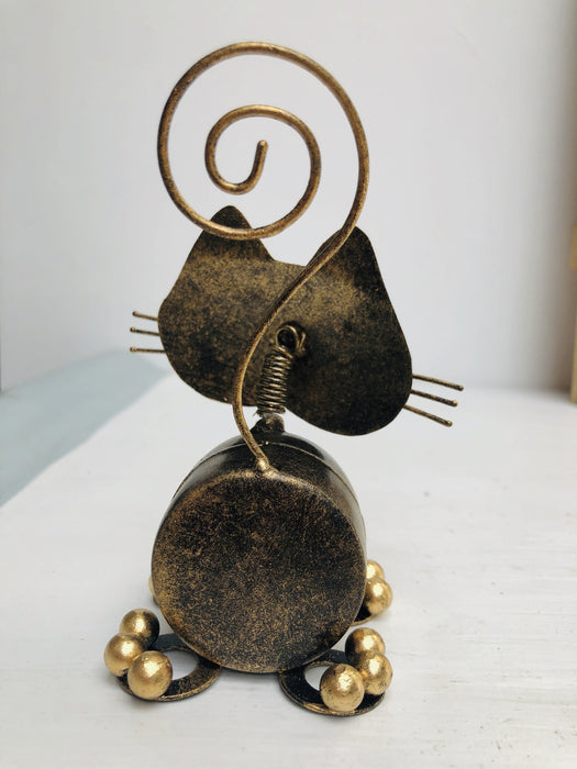 back view of metal tubby kitty