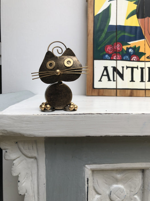 display view of metal tubby kitty