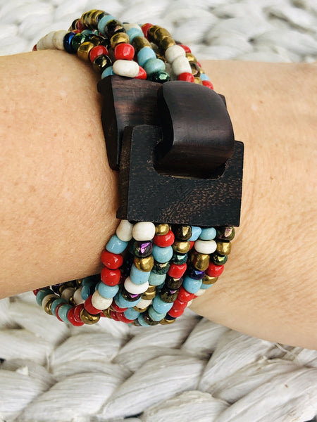 Multicolour beaded bracelet with a wooden buckle and wooden clasp detail